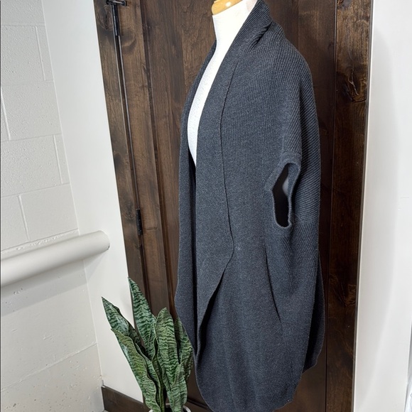 Athleta Restful Cocoon Wrap in Charcoal Grey Open Front sleeveless Cardigan XS - Picture 4 of 9